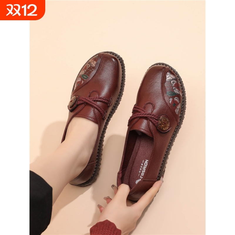 啄木鸟2025妈妈鞋单鞋软底舒适防滑中年皮鞋平底中老年人奶奶女鞋