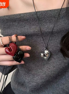 博主Reina同款爱心项链女高级感黑绳挂脖毛衣链抽拉绳可调节配饰