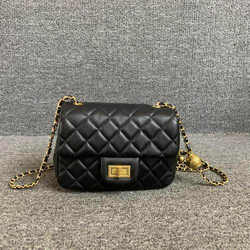 梦嘉丽头层牛皮链条单肩小方包