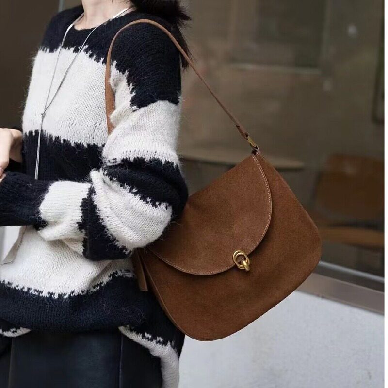 欧美新品真皮女包秋冬百搭头层磨砂牛皮女腋下单肩锁扣潮小邮差包