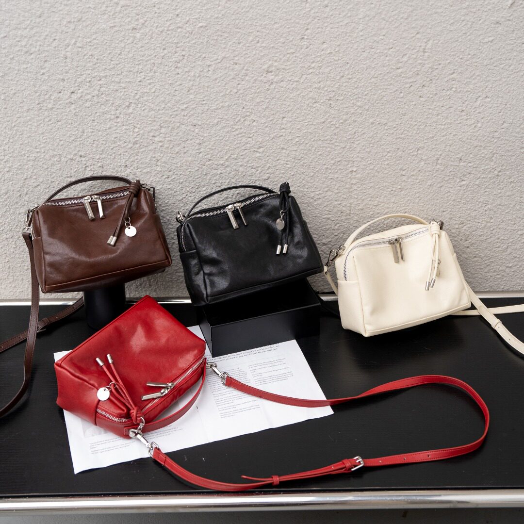 松弛慵懒风~~质感好真皮女包百搭头层植鞣牛皮女手提单肩小枕头包