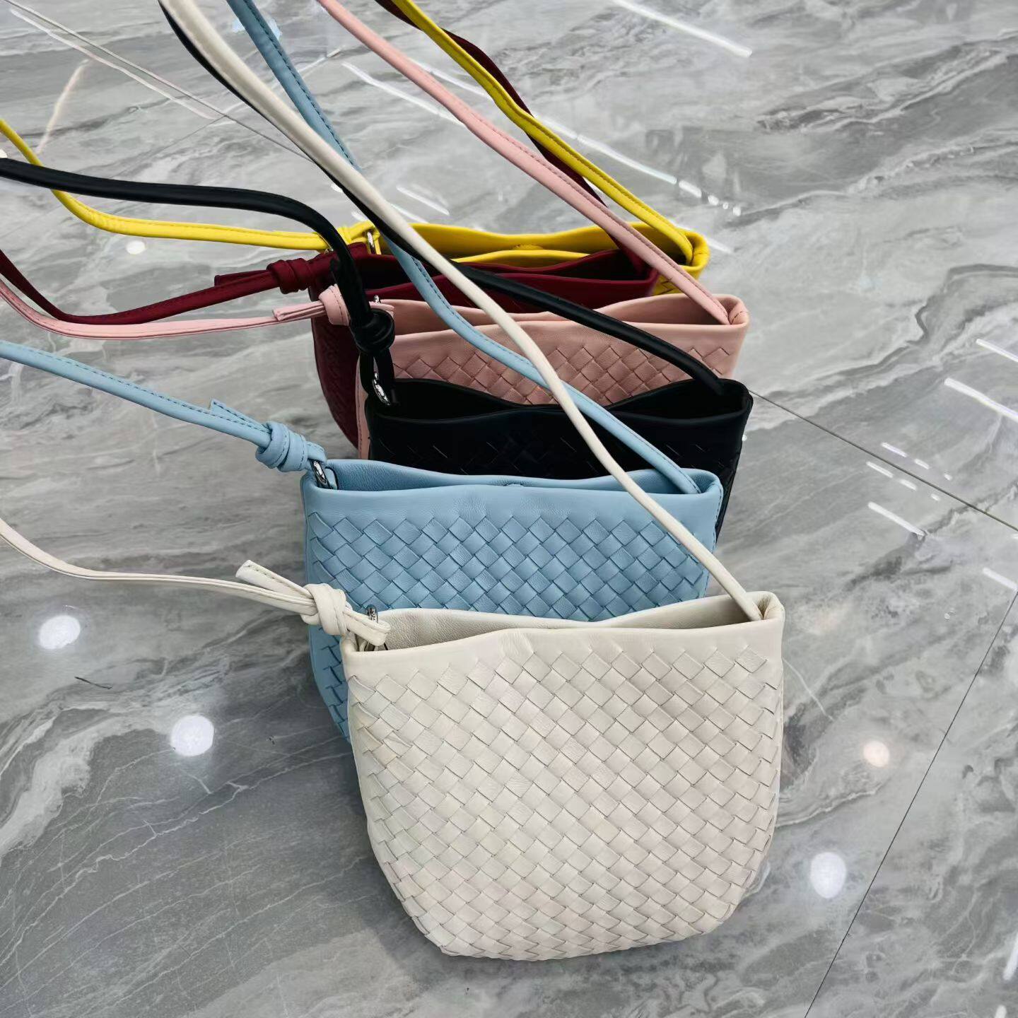 小众新品真皮女包~~纯手工编织包韩版百搭女头层羊皮单肩斜跨小包