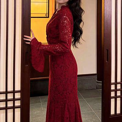 V复古色蕾红丝步步生莲领连衣裙柔扭折喇叭BUA袖修身气质婚温礼长