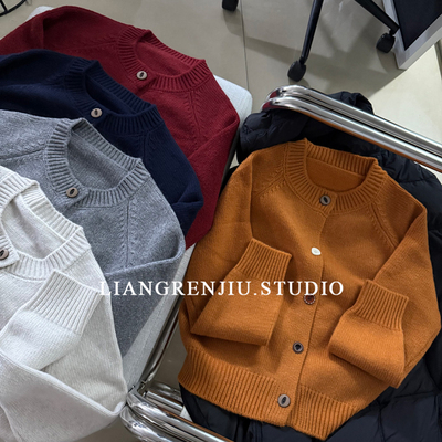 圆领纯色单排扣针织开衫