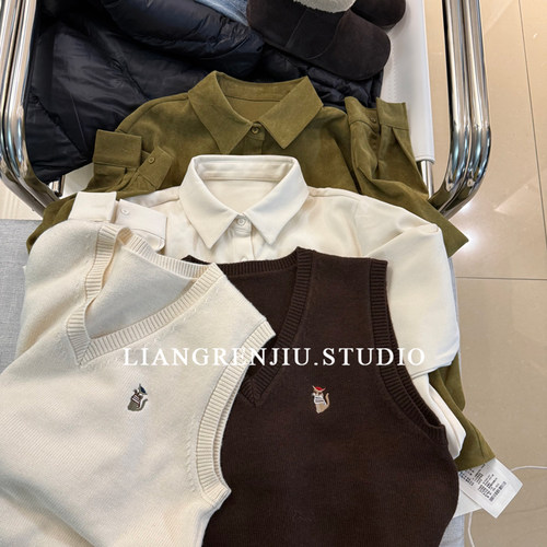 翻领纯色衬衫+针织马甲