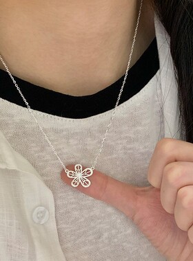 小红书新款春夏爆款花朵项链女简约轻奢感锁骨链百搭饰品