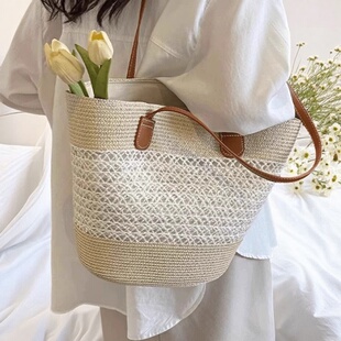 手工编织草编包包女2026新款夏季通勤大容量条纹单肩包百搭托特包