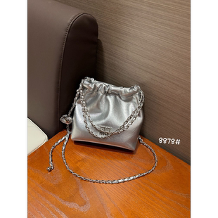 今年流行银色垃圾袋包包女高级感真皮小众链条包单肩斜挎包水桶包