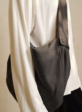 JCAESAR HOBO BAG 格纹流浪包 扭转镂空结构 轻磨毛 大肩带 斜跨