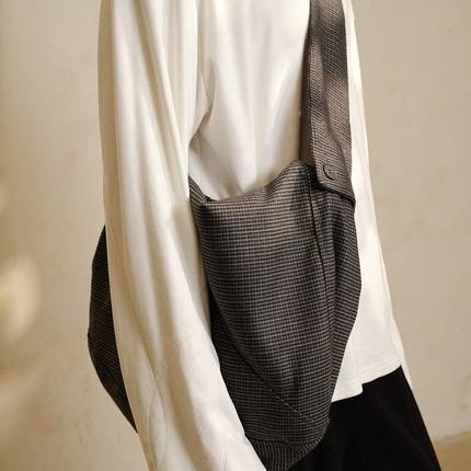 JCAESAR HOBO BAG 格纹流浪包 扭转镂空结构 轻磨毛 大肩带 斜跨