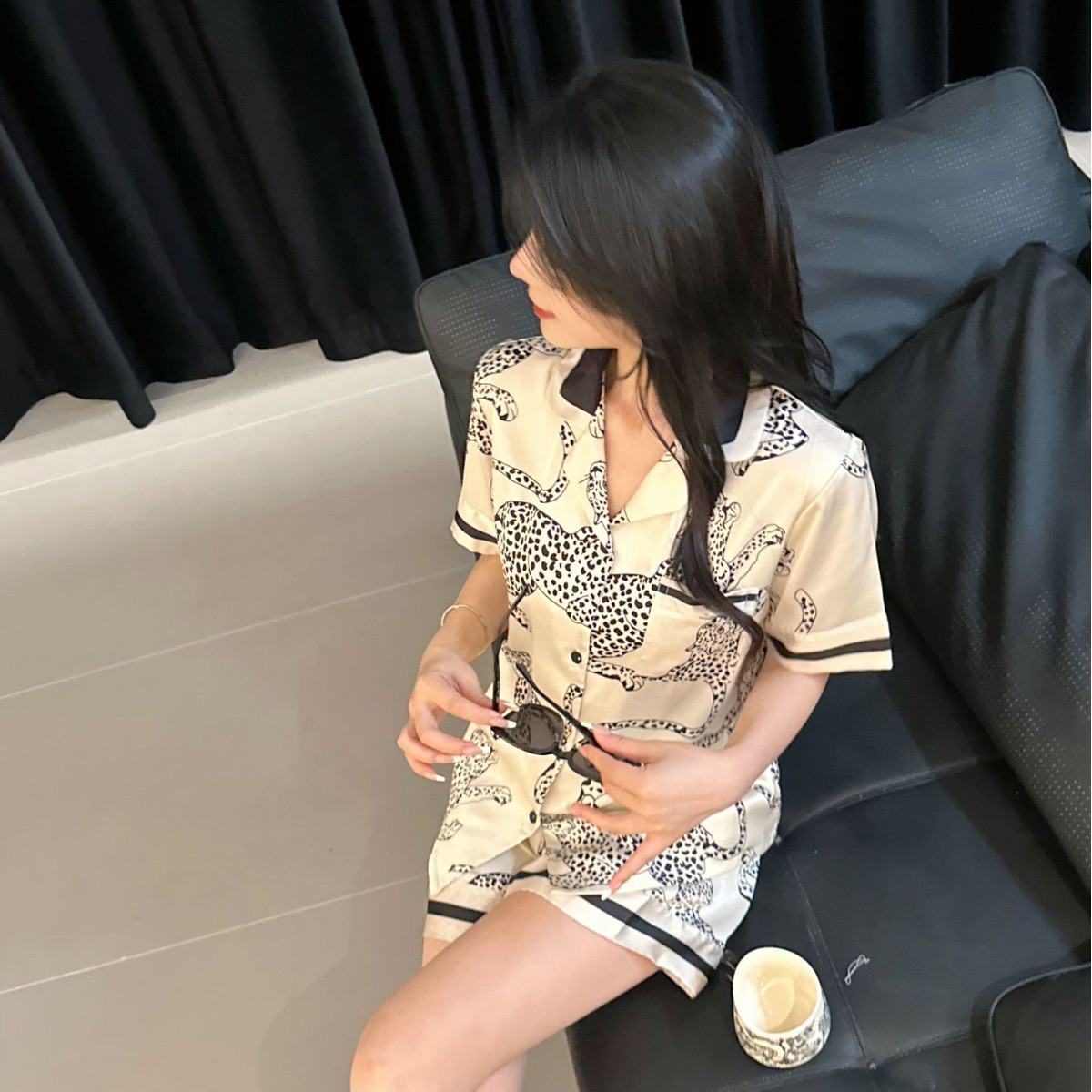 情侣睡衣夏季女冰丝绸豹子印花薄款外穿家居服短袖短裤男休闲套装