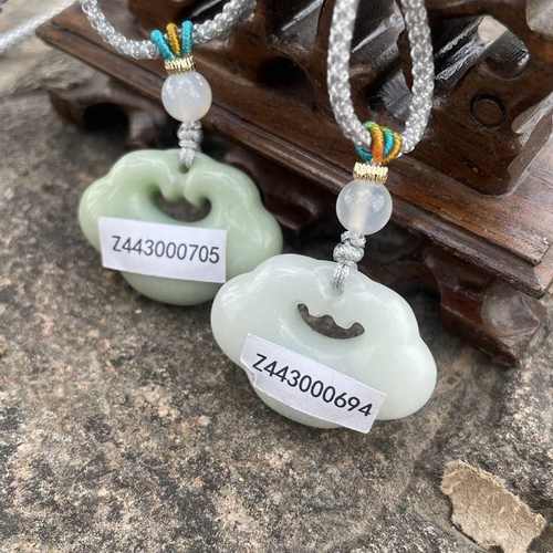 天然蓝田玉祥云锁带证书护身符