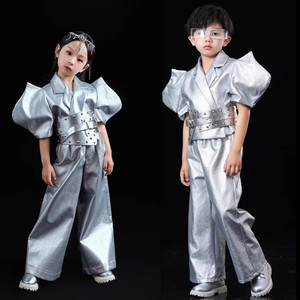 男女童模特走秀潮服元宇宙酷帅银色科技感儿童比赛演出服装机车服