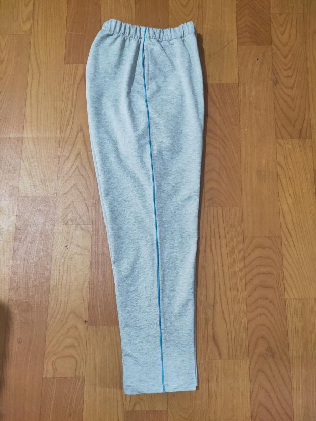 订做中小学生浅灰色一道条杠长裤