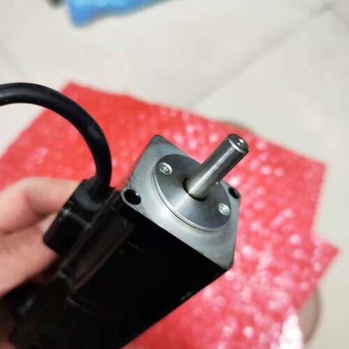 可维修SGMJV-01ADE6E 100W安川伺服电机，成色如议价