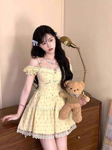 辣妹自制甜美风吊带连衣裙