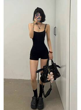 夏季黑色百搭连体衣裤女2025新款美式辣妹设计感别致包臀打底裙裤