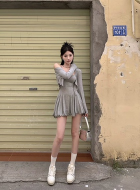 小个子灰色吊带美式复古连衣裙夏季设计感小众纯欲风辣妹短裙套装