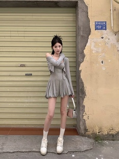 小个子灰色吊带美式复古连衣裙夏季设计感小众纯欲风辣妹短裙套装