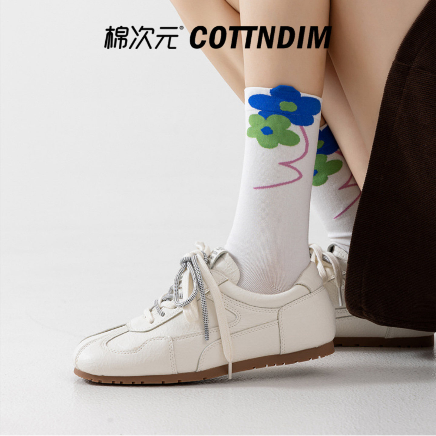 棉次元袜子女款中筒袜秋冬棉袜白底蓝花卡通图案休闲日常穿搭女袜
