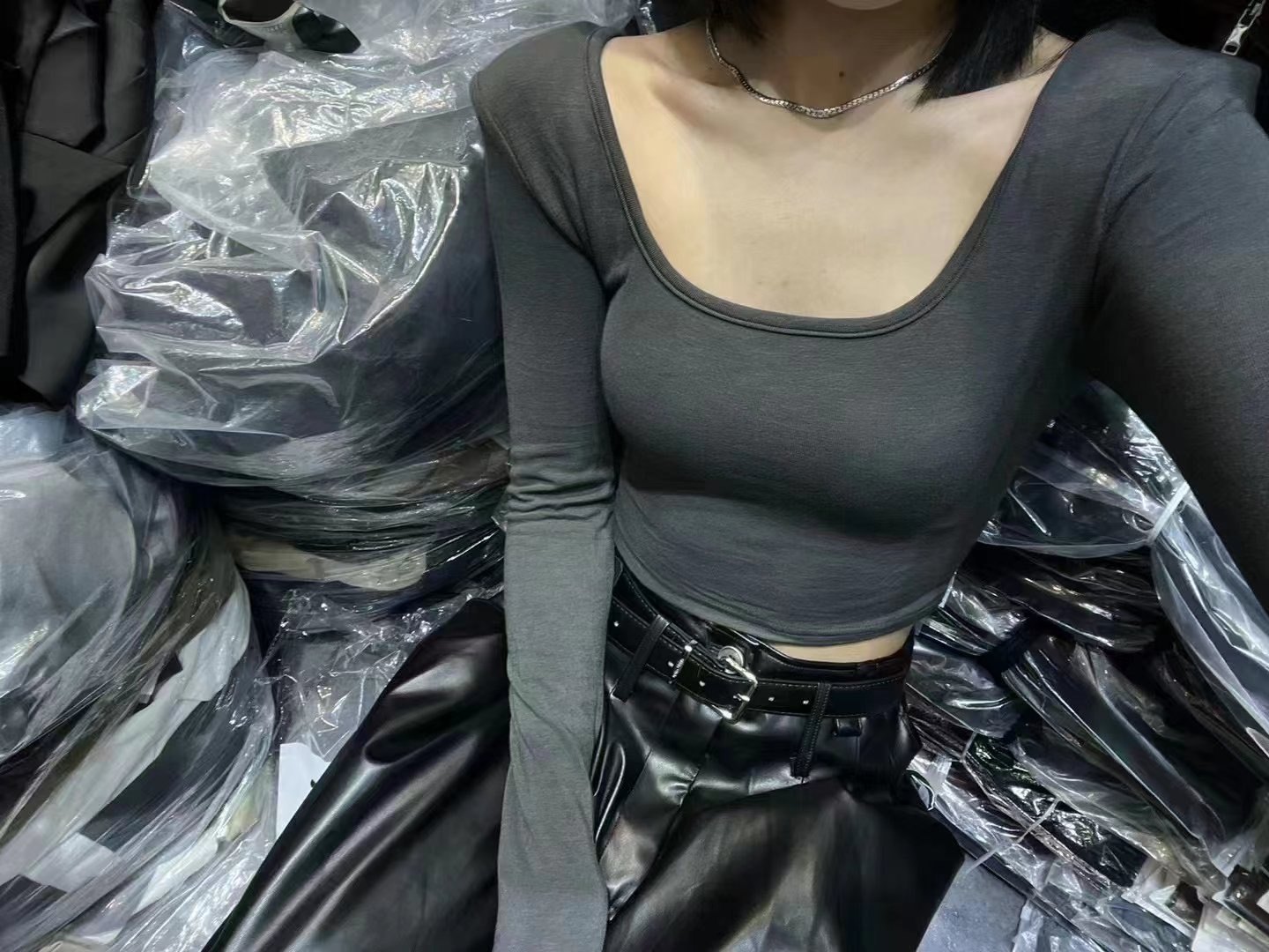 韩版2023秋季新款U领修身弹力长袖t恤打底衫女时髦时尚设计感上衣