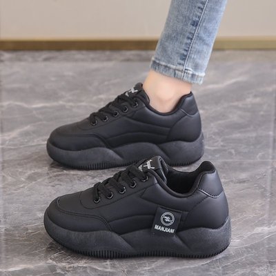 工作鞋女软底舒适上班久站不累厨房防水防滑百搭纯黑色板鞋小黑鞋