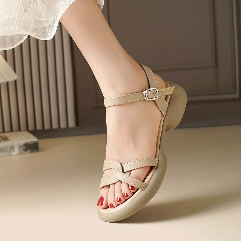 香港凉鞋女2024年夏季新款外穿真皮软底舒适中跟粗跟防滑大码女鞋