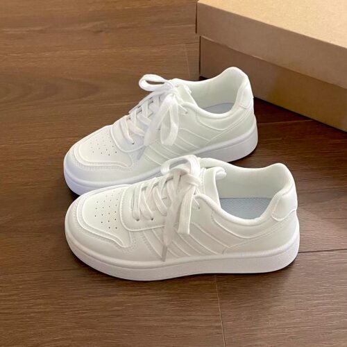 新品小白鞋有老婆喜欢吗