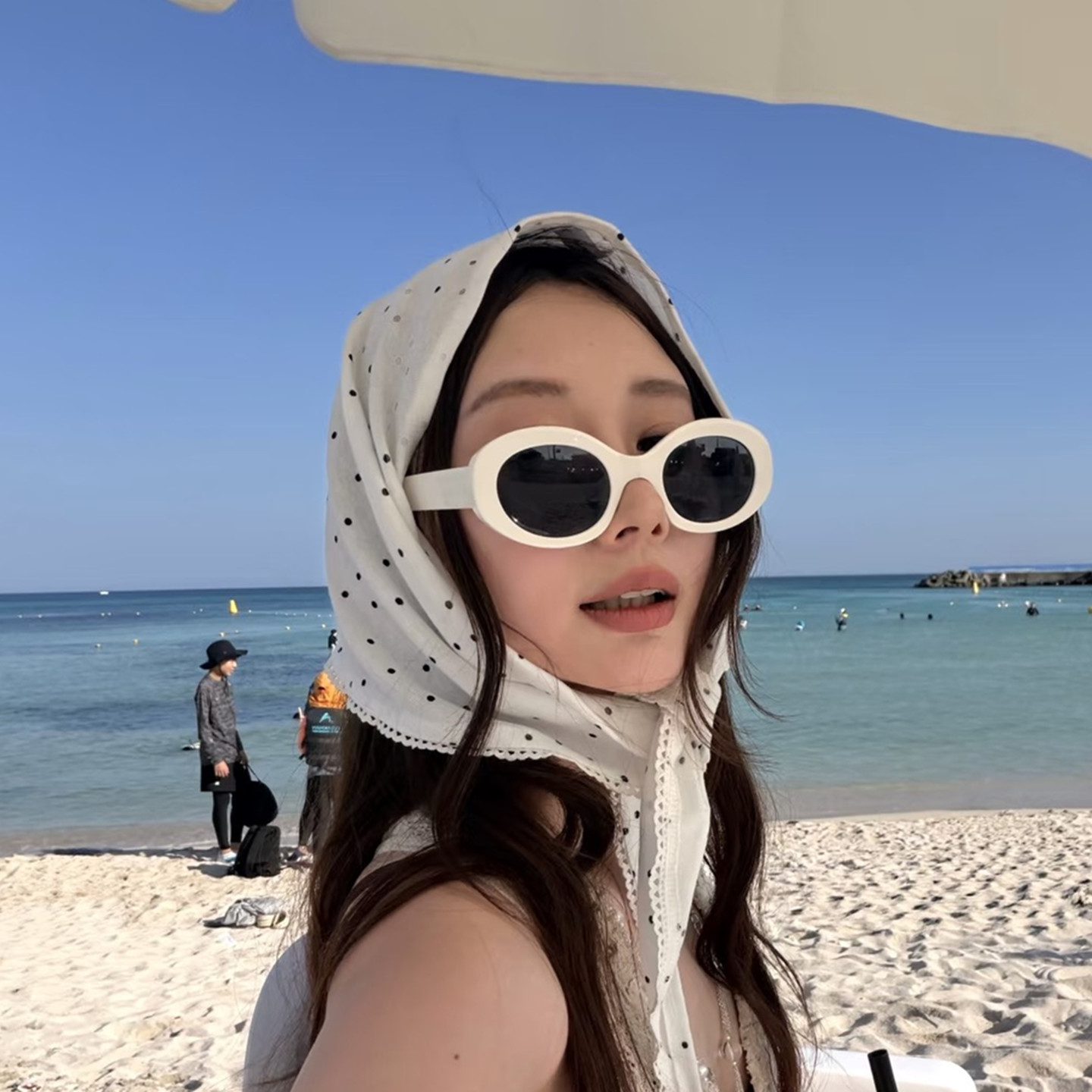 白色椭圆形时尚复古风墨镜女海边旅游度假拍照出片防紫外线太阳镜