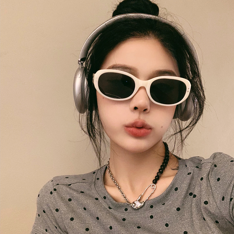 2025新款白色墨镜女椭圆形防紫外线韩版网红显脸小偏光太阳眼镜潮