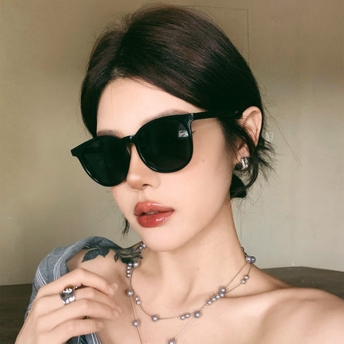 简约椭圆黑框偏光显脸小墨镜女