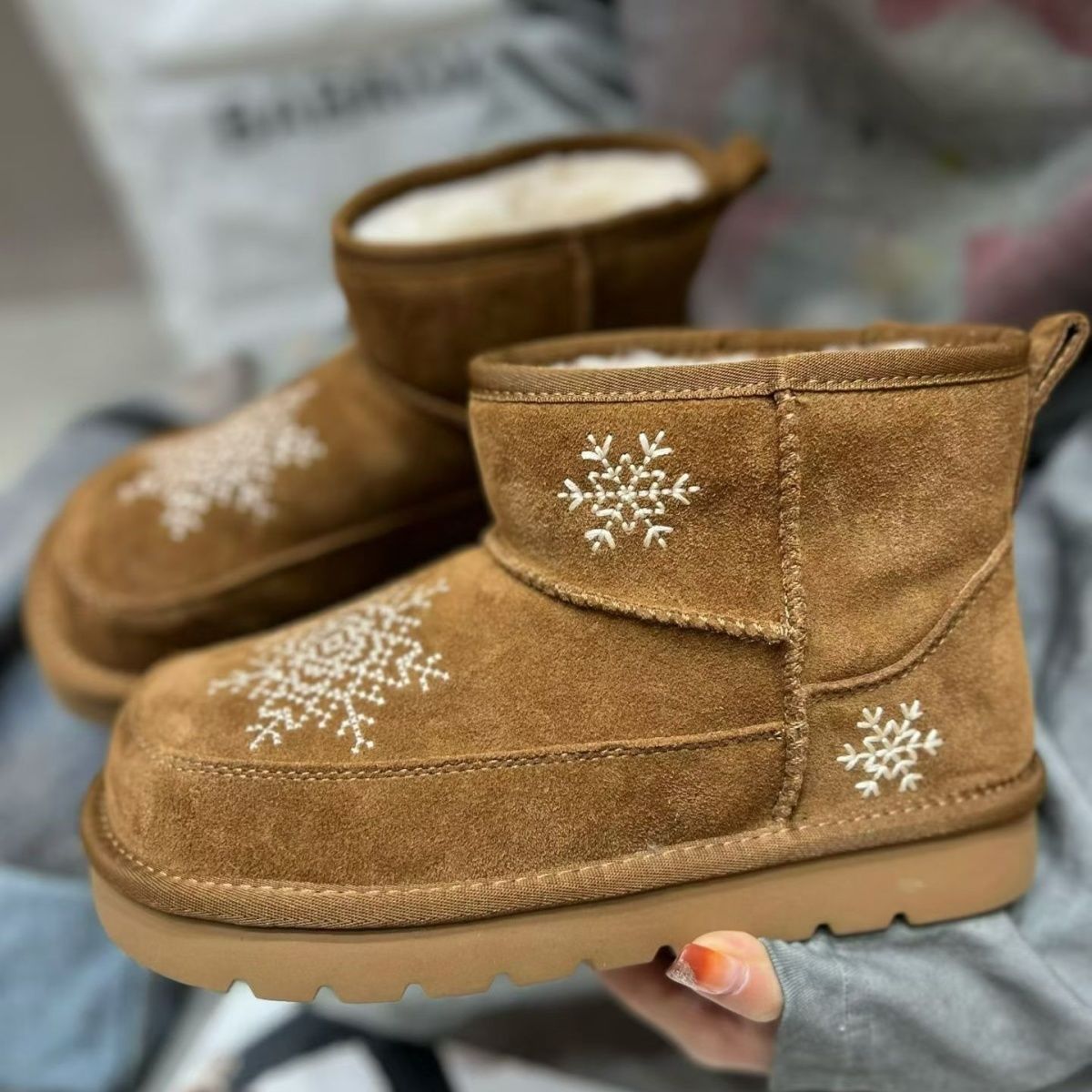 2025新款时尚百搭真皮雪地靴女加绒加厚保暖短筒磨砂棉鞋冬季