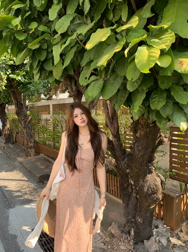 宅宅Athome//花野漫游 抽绳碎花度假风显瘦吊带连衣裙两件套装