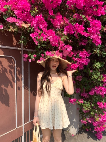 宅宅Athome//伊甸春园 小碎花甜美吊带连衣裙V领显瘦纯欲度假裙