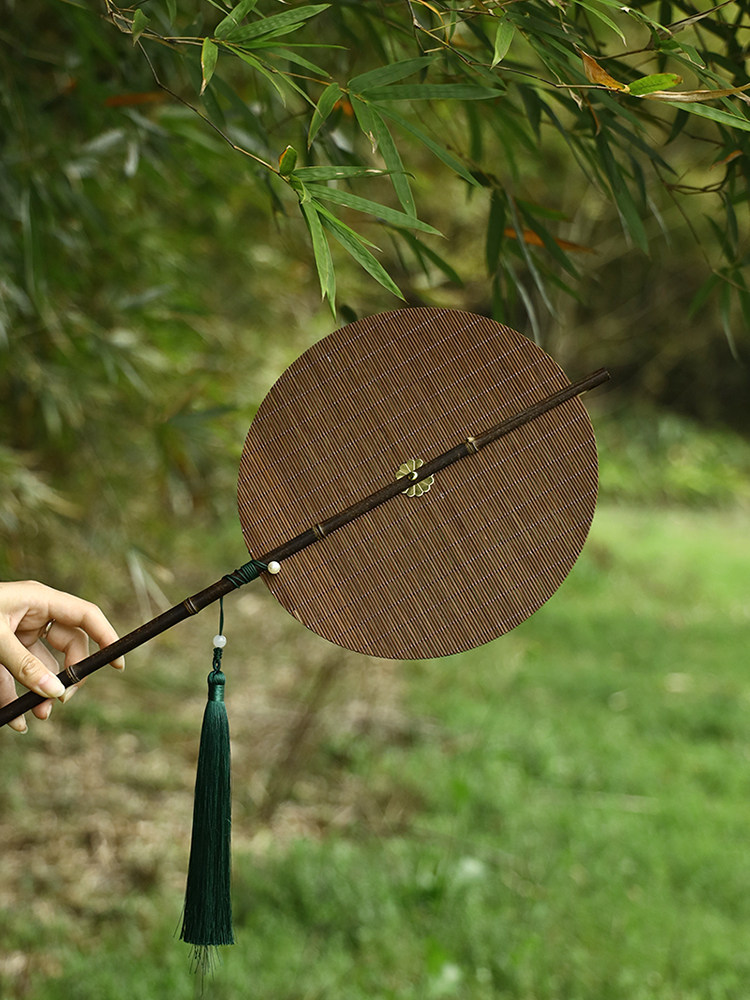 고대 스타일 보라색 대나무 허리 팬 HANFU 둥근 팬 중국 스타일의 긴 손잡이 술 롤 지그재그 팬 클래식 휴대용 허리 팬