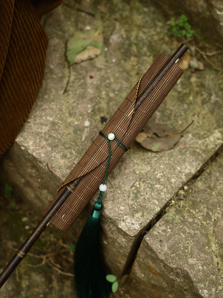 고대 스타일 보라색 대나무 허리 팬 HANFU 둥근 팬 중국 스타일의 긴 손잡이 술 롤 지그재그 팬 클래식 휴대용 허리 팬