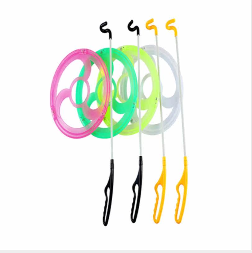 儿童怀旧玩具滚铁环幼儿园学生成人手推铁环滚铁圈发光风火轮批發在类目 玩具/童车/益智/积木/模型, 电子/发光/充气/整蛊玩具, 发光玩具中 - 来自Buy2taobao.com提供专业的淘宝代购服务