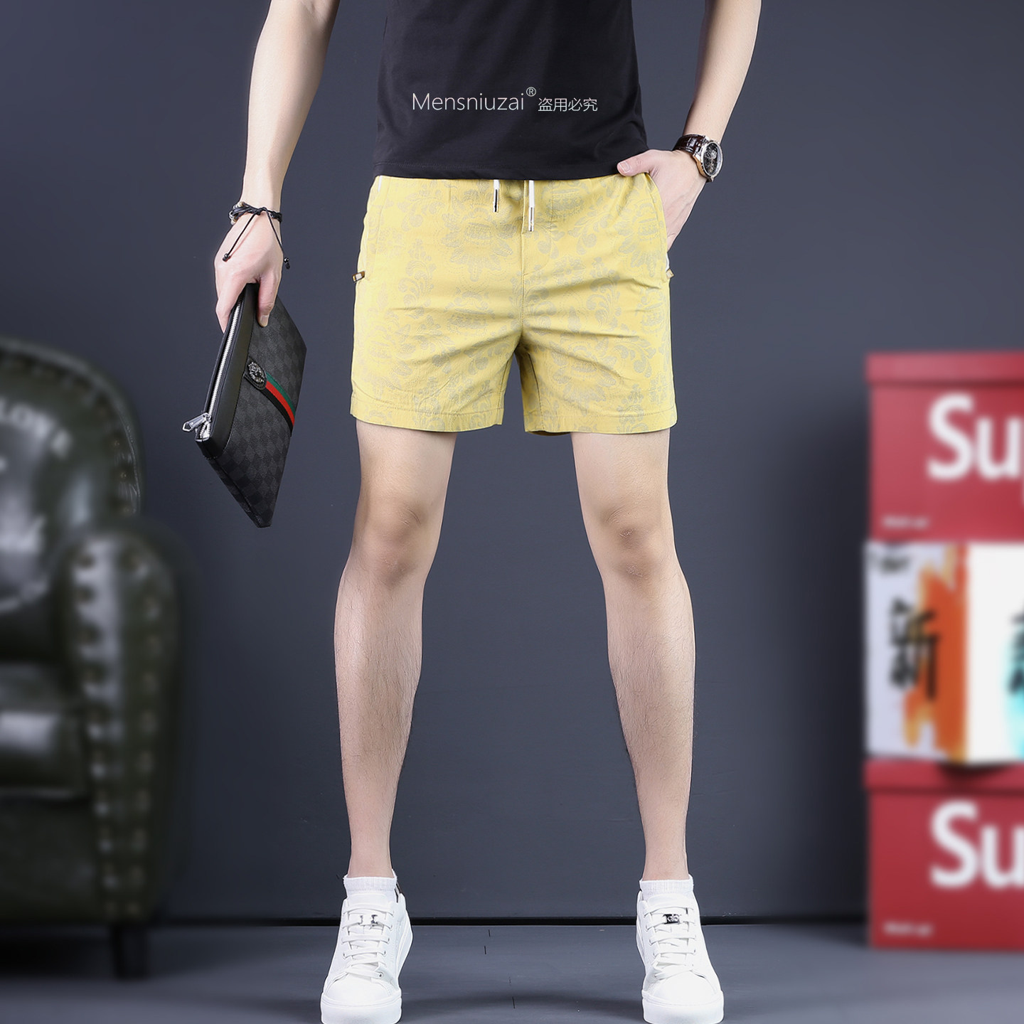 潮牌黄色印花短裤男夏季百搭修身休闲裤青年透气运动直筒三分裤