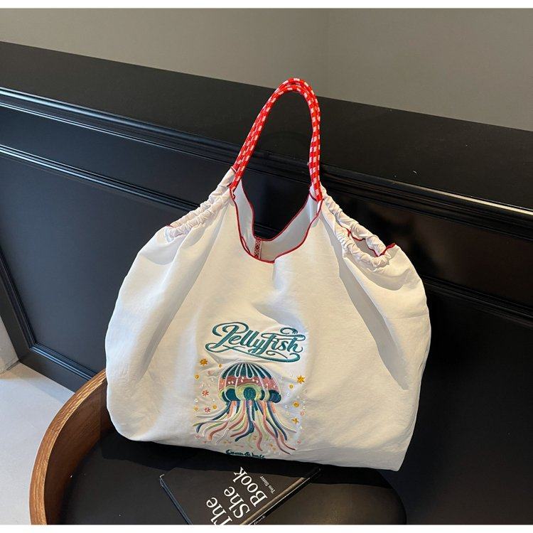 小清新刺绣卡通大包女2025新款可爱敞口手提袋轻便防水单肩购物袋,箱包皮具/热销女包/男包,通用款女包,淘宝优惠券,粉丝福利购,淘宝优惠卷