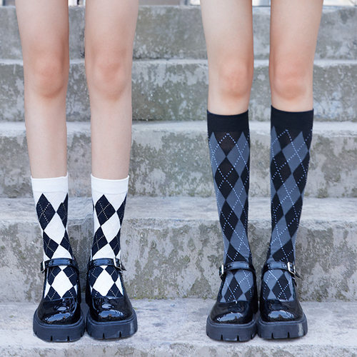 菱格袜子女中筒袜棉复古日系格子外穿学院风jk长筒小腿袜秋冬季