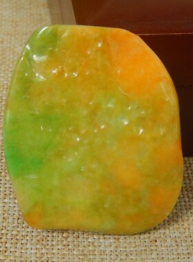 缅甸A货翡翠大马坎黄加绿边角料