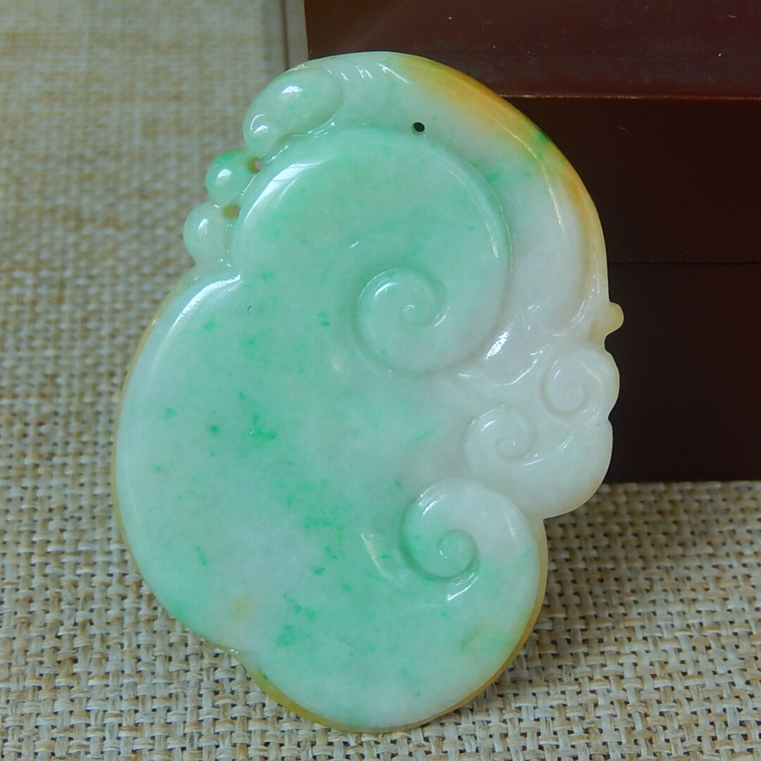 缅甸A货翡翠大马坎黄加绿如意