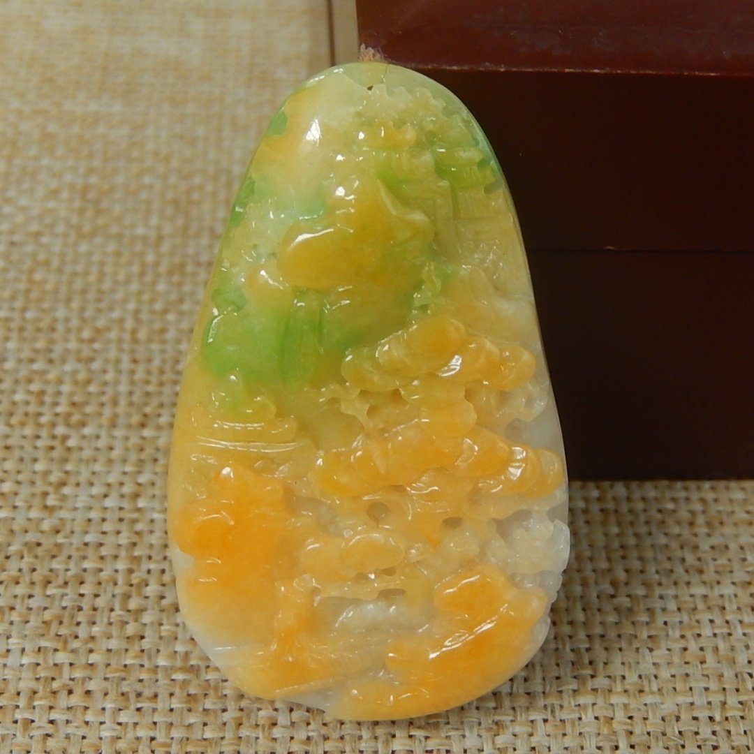 缅甸A货翡翠大马坎黄加绿山水牌