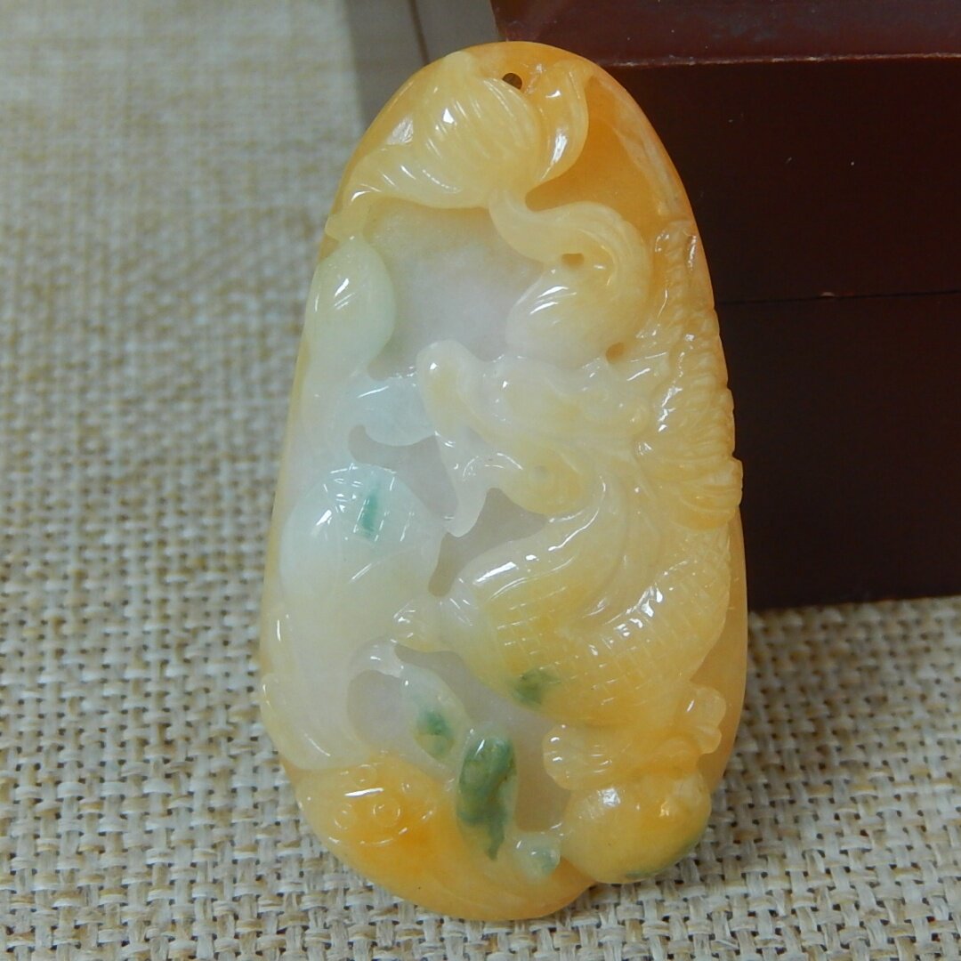 缅甸A货翡翠大马坎黄翡飘花龙牌
