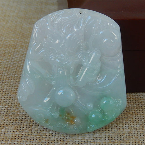 正品缅甸天然A货翡翠飘绿龙牌