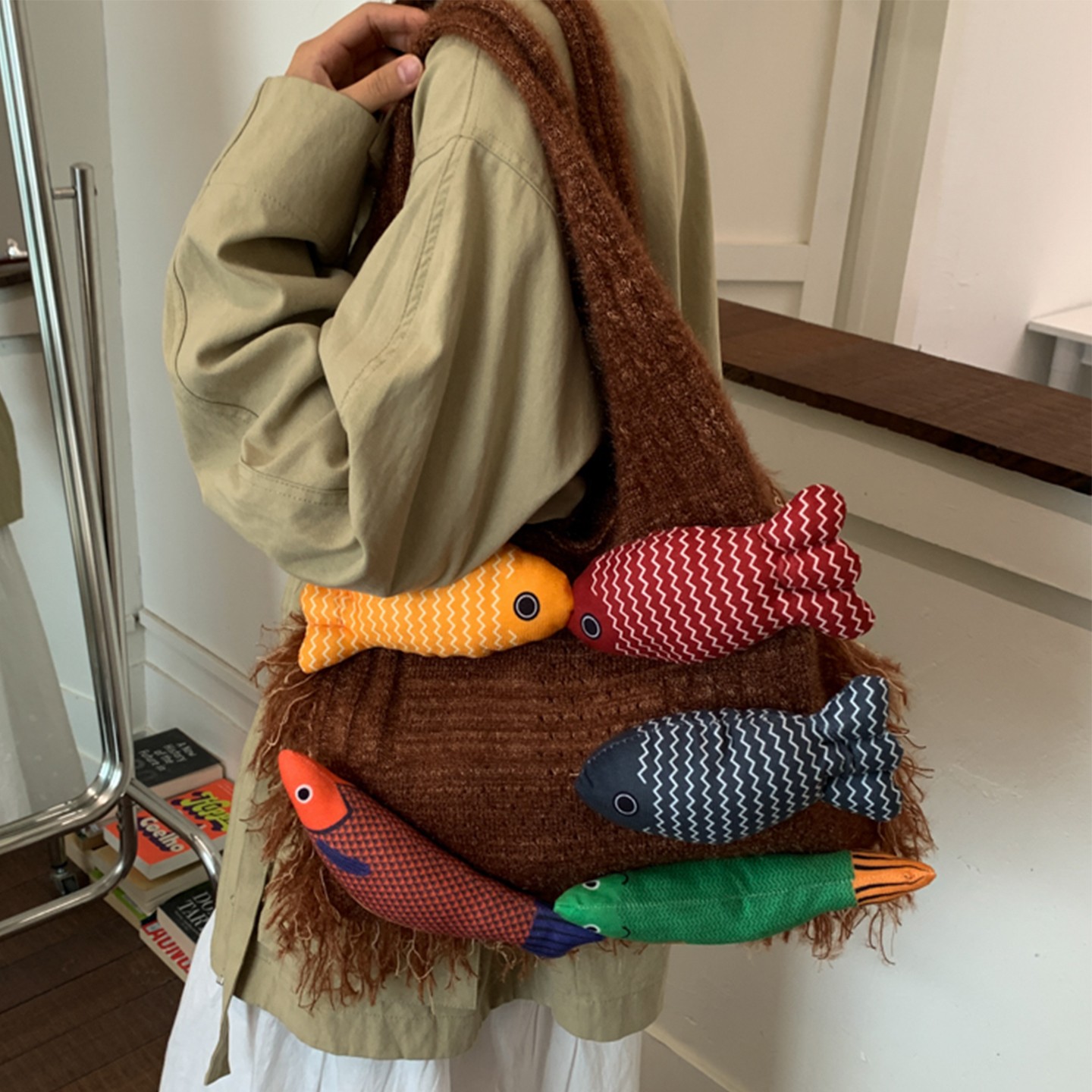 稀奇古怪设计包包可爱多色小鱼针织编织托特包女大容量度假单肩包