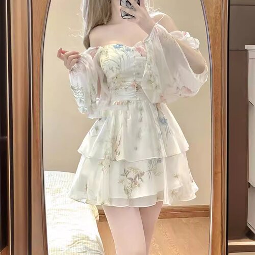 法式长袖碎花连衣裙女早秋季高级感气质仙女蓬蓬裙收腰小个子短裙