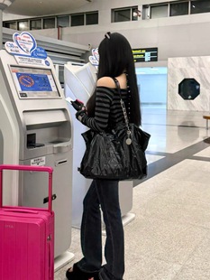 2025秋冬黑色菱格小香风链条单肩托特包大容量百搭实用通勤腋下包