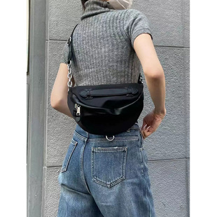 胸包女小众设计休闲百搭夏季超火小包包2025新款潮牛津布斜挎腰包
