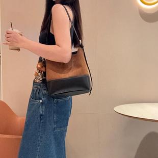 休闲覆古麂皮磨砂拼皮水桶包简约百搭韩系通勤高级感小香风网红